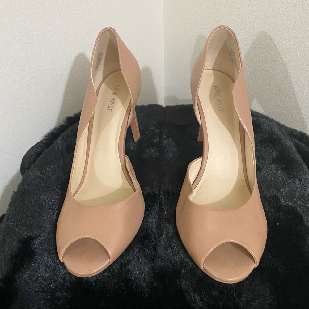Nine West nude peep toe